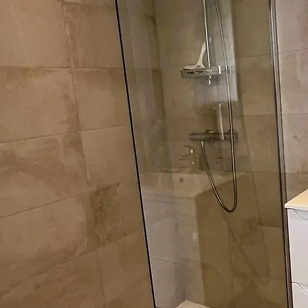 Copines, 4 Pers, Piscine Chauffee, 5 Mn