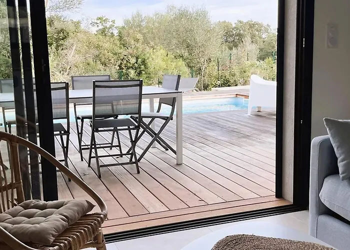 Copines, 4 Pers, Piscine Chauffee, 5 Mn Villa