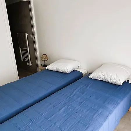 Copines, 4 Pers, Piscine Chauffee, 5 Mn