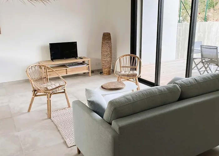 Copines, 4 Pers, Piscine Chauffee, 5 Mn