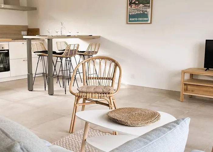 Copines, 4 Pers, Piscine Chauffee, 5 Mn *