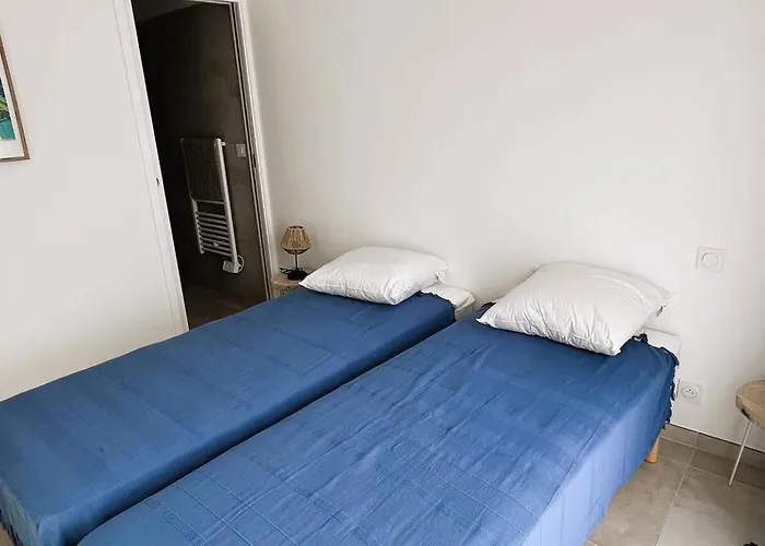 Copines, 4 Pers, Piscine Chauffee, 5 Mn