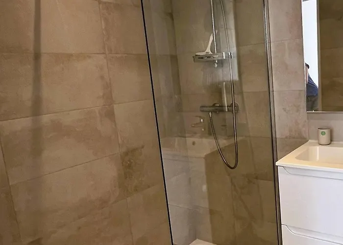 Copines, 4 Pers, Piscine Chauffee, 5 Mn